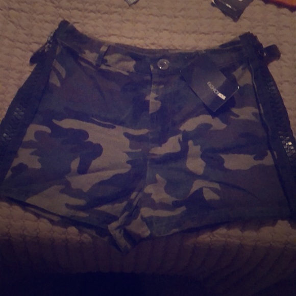 Camo shorts from Fashion Nova - Picture 1 of 1